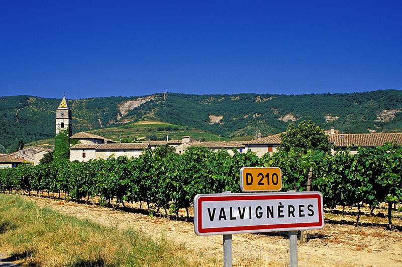 The village of Valvignères with the road sign at the entrance to the village in the Ardèche / photo: Wikimedia